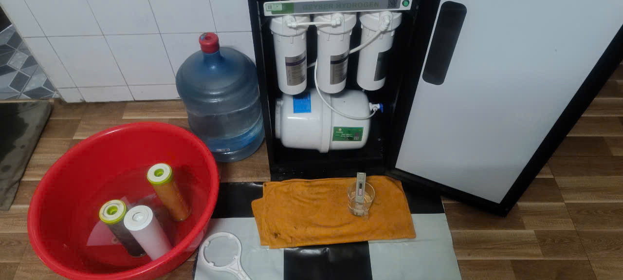 Bơm máy lọc nước bị rò: Nguyên nhân và cách khắc phục