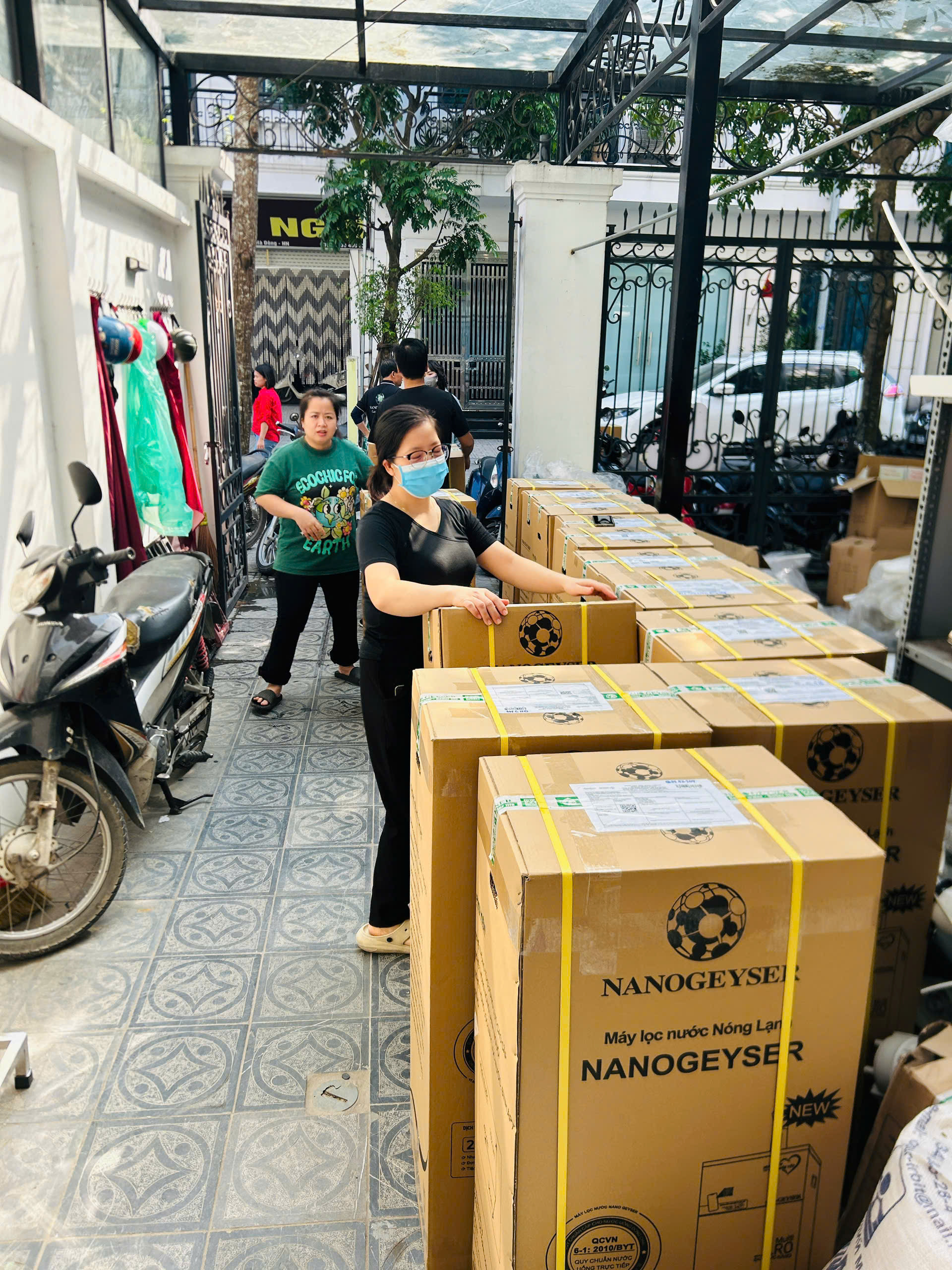 Trao tặng 26 máy lọc nước cho bà con vùng lũ